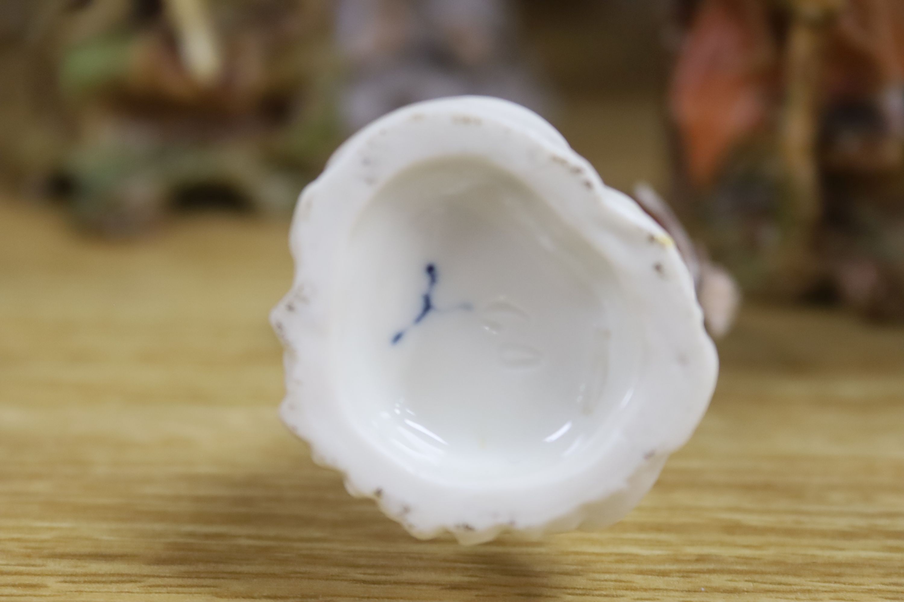 A collection of mixed Continental porcelain figurines (23)